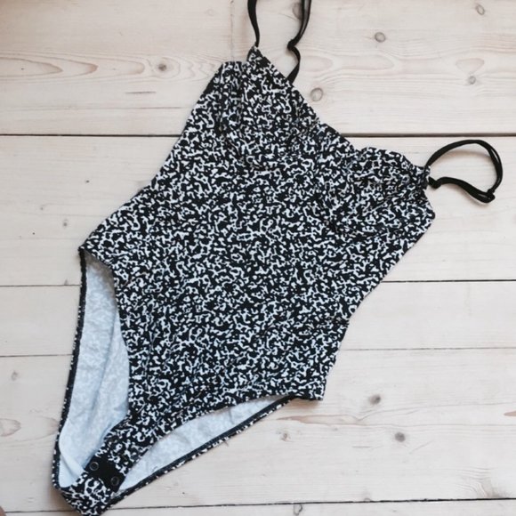 White and Black Winie bustier bodysuit - Picture 2 of 5